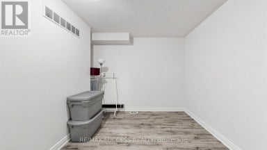 19 BOOT TERRACE Toronto (York University Heights) Ontario photo 24