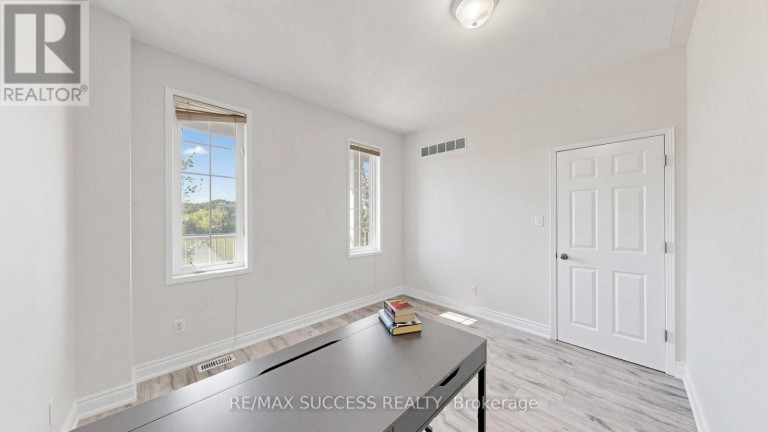 19 BOOT TERRACE, Toronto (York University Heights), Ontario, M3J0A1