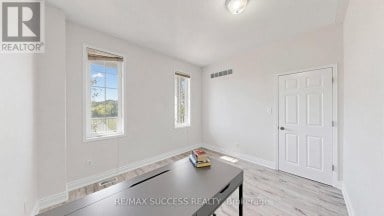 19 BOOT TERRACE Toronto (York University Heights) Ontario photo 27
