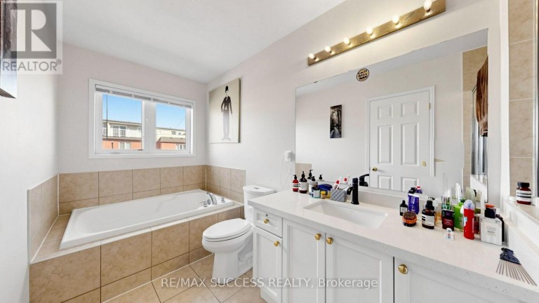 19 BOOT TERRACE, Toronto (York University Heights), Ontario, M3J0A1