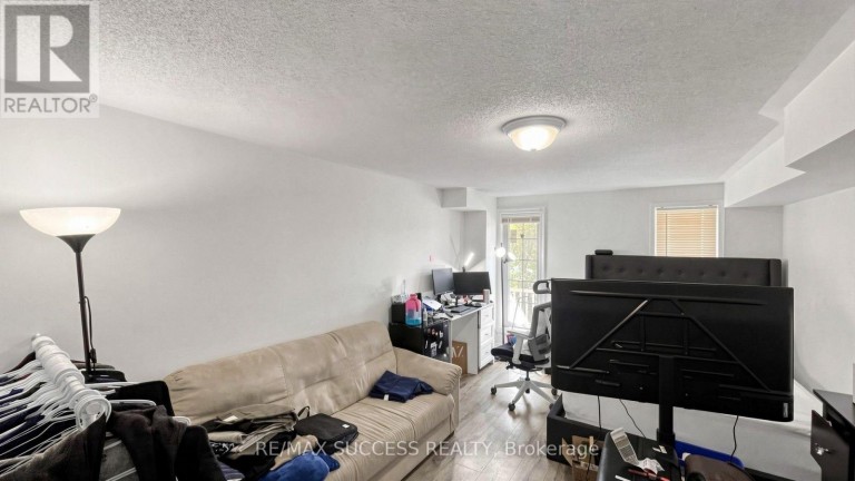 19 BOOT TERRACE, Toronto (York University Heights), Ontario, M3J0A1