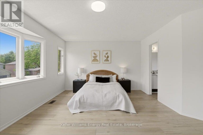 70 WILLOWBROOK DRIVE, Whitby (Pringle Creek), Ontario, L1R2A8