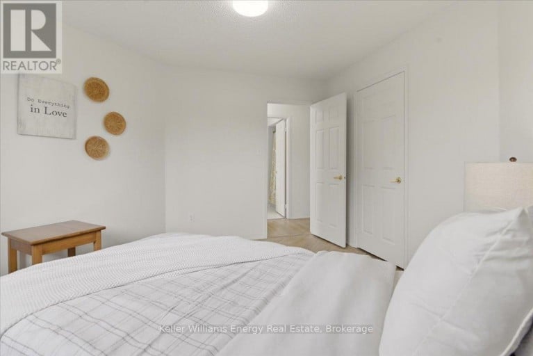 70 WILLOWBROOK DRIVE, Whitby (Pringle Creek), Ontario, L1R2A8
