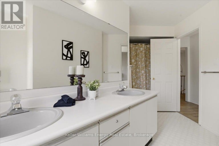 70 WILLOWBROOK DRIVE, Whitby (Pringle Creek), Ontario, L1R2A8