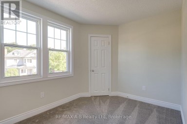 341 ONTARIO STREET Stratford Ontario photo 23