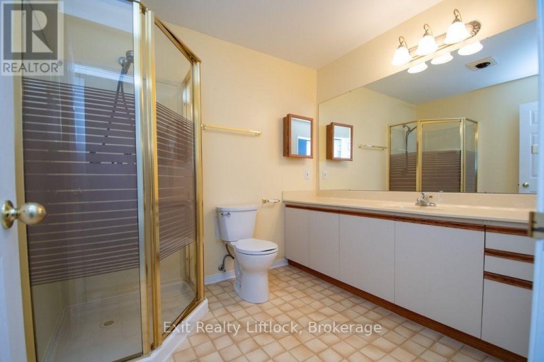 202 C - 1099 CLONSILLA AVENUE, Peterborough (Otonabee Ward 1), Ontario, K9J8L8
