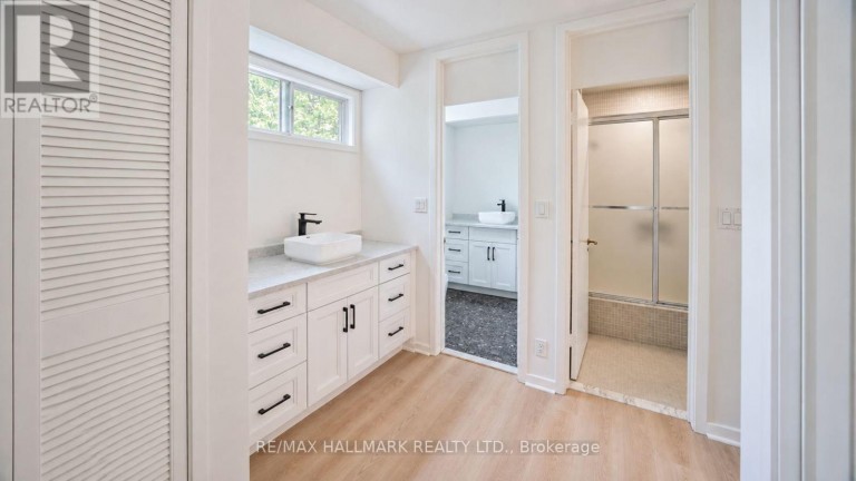 16 ROYAL OAK DRIVE, Toronto (Bridle Path-Sunnybrook-York Mills), Ontario, M3C2M2
