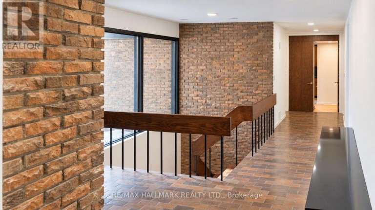 16 ROYAL OAK DRIVE, Toronto (Bridle Path-Sunnybrook-York Mills), Ontario, M3C2M2