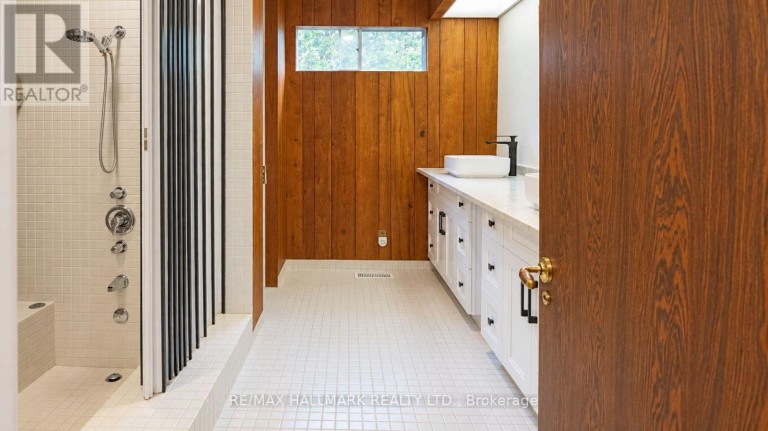 16 ROYAL OAK DRIVE, Toronto (Bridle Path-Sunnybrook-York Mills), Ontario, M3C2M2