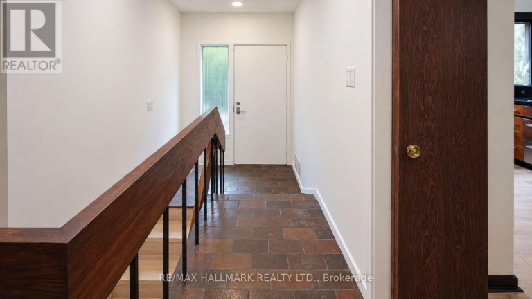 16 ROYAL OAK DRIVE, Toronto (Bridle Path-Sunnybrook-York Mills), Ontario, M3C2M2