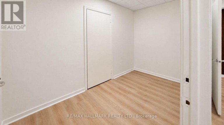 16 ROYAL OAK DRIVE, Toronto (Bridle Path-Sunnybrook-York Mills), Ontario, M3C2M2