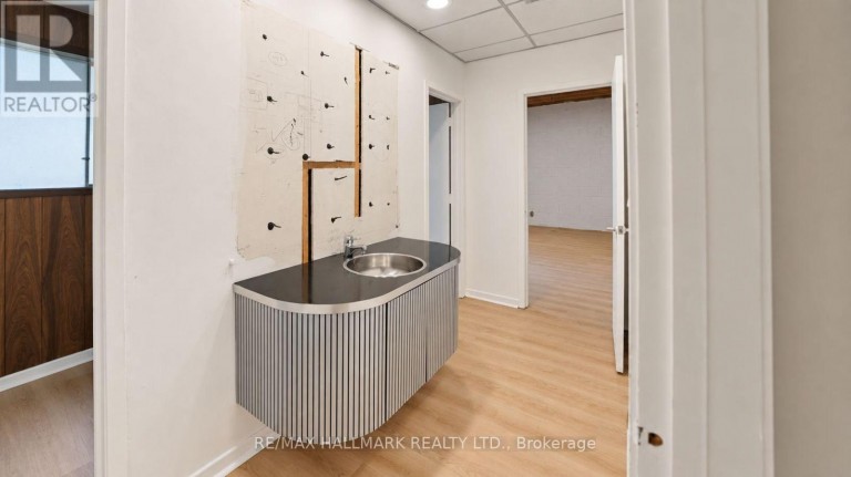 16 ROYAL OAK DRIVE, Toronto (Bridle Path-Sunnybrook-York Mills), Ontario, M3C2M2