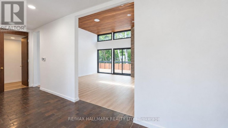 16 ROYAL OAK DRIVE, Toronto (Bridle Path-Sunnybrook-York Mills), Ontario, M3C2M2