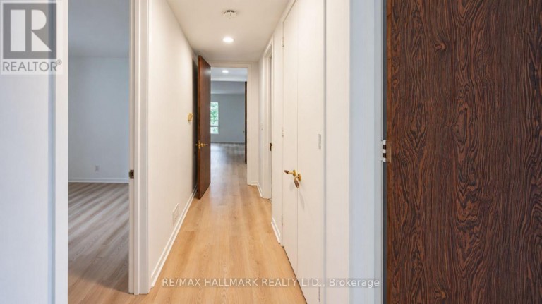 16 ROYAL OAK DRIVE, Toronto (Bridle Path-Sunnybrook-York Mills), Ontario, M3C2M2