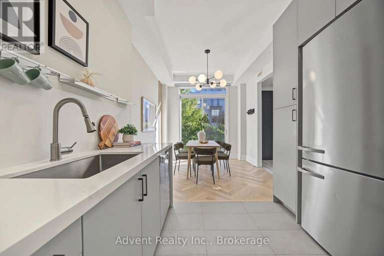 3 - 18 GREENBRIAR ROAD, Toronto (Bayview Village), Ontario, M2K0G7