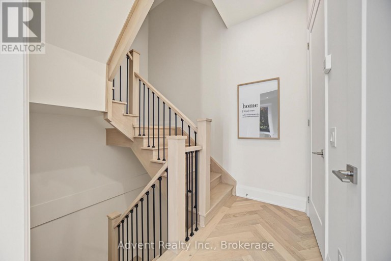 3 - 18 GREENBRIAR ROAD, Toronto (Bayview Village), Ontario, M2K0G7