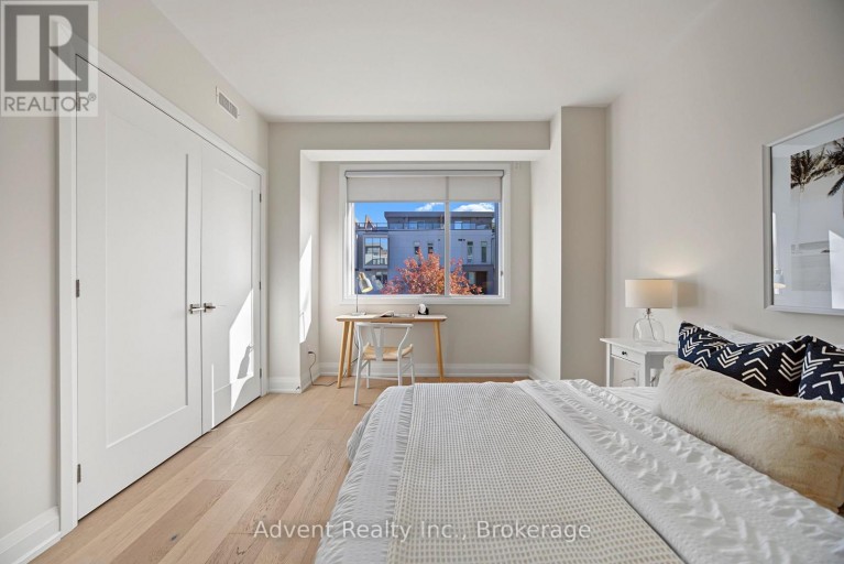 3 - 18 GREENBRIAR ROAD, Toronto (Bayview Village), Ontario, M2K0G7