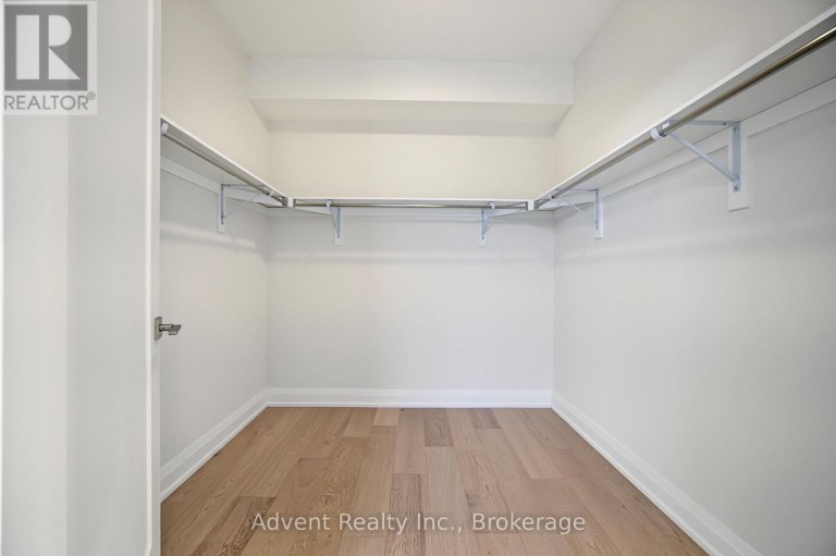 3 - 18 GREENBRIAR ROAD, Toronto (Bayview Village), Ontario, M2K0G7