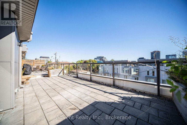 3 - 18 GREENBRIAR ROAD, Toronto (Bayview Village), Ontario, M2K0G7