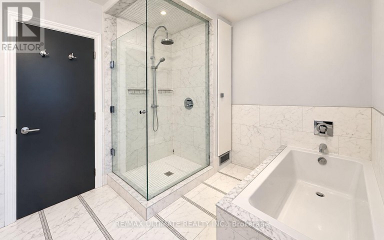10 NOEL AVENUE, Toronto (Leaside), Ontario, M4G1B3