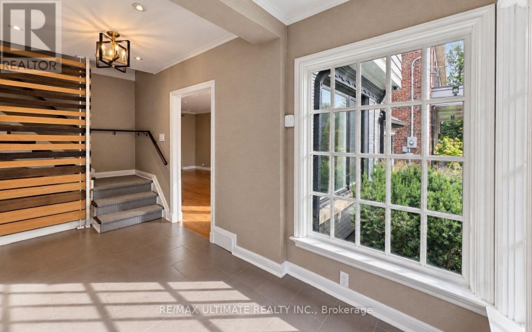 10 NOEL AVENUE, Toronto (Leaside), Ontario, M4G1B3
