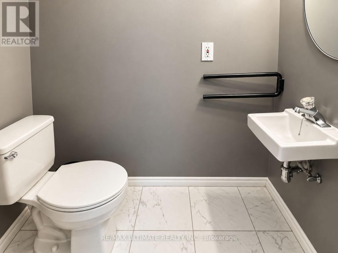 10 NOEL AVENUE, Toronto (Leaside), Ontario, M4G1B3
