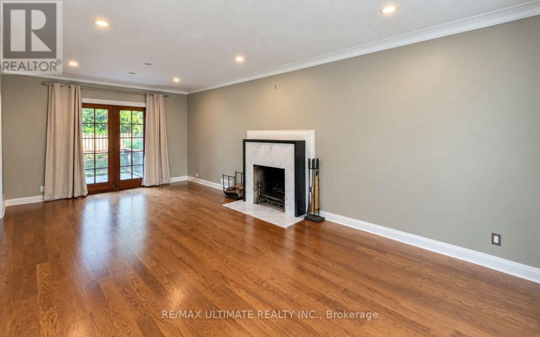 10 NOEL AVENUE, Toronto (Leaside), Ontario, M4G1B3