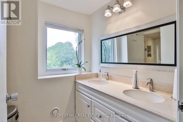 76 SCOLLARD STREET, Toronto (Annex), Ontario, M5R1G2