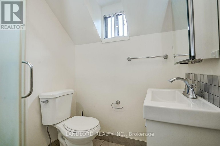 3 - 92 NEVILLE PARK BOULEVARD, Toronto (The Beaches), Ontario, M4E3P8