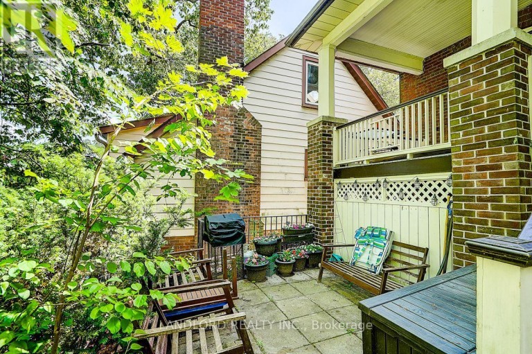 3 - 92 NEVILLE PARK BOULEVARD, Toronto (The Beaches), Ontario, M4E3P8