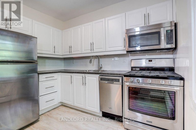 3 - 92 NEVILLE PARK BOULEVARD, Toronto (The Beaches), Ontario, M4E3P8