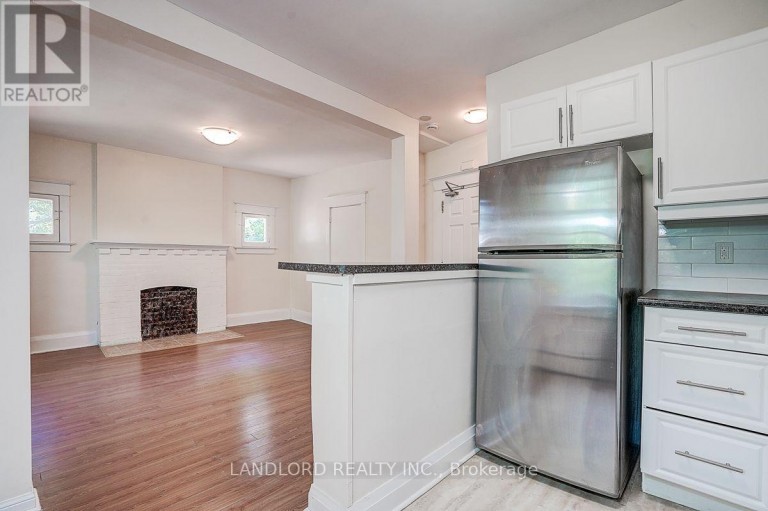 3 - 92 NEVILLE PARK BOULEVARD, Toronto (The Beaches), Ontario, M4E3P8