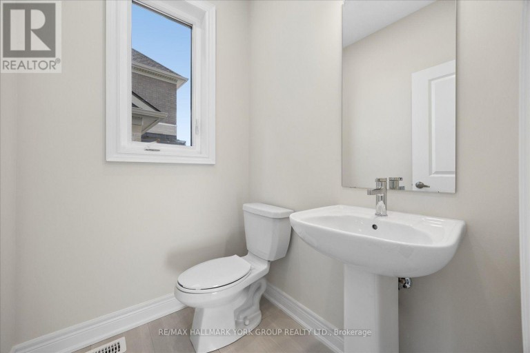 278 WALTER ENGLISH DRIVE, East Gwillimbury (Queensville), Ontario, L9N0Z4