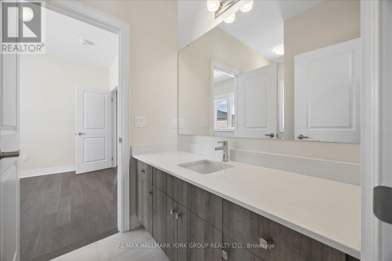 278 WALTER ENGLISH DRIVE, East Gwillimbury (Queensville), Ontario, L9N0Z4