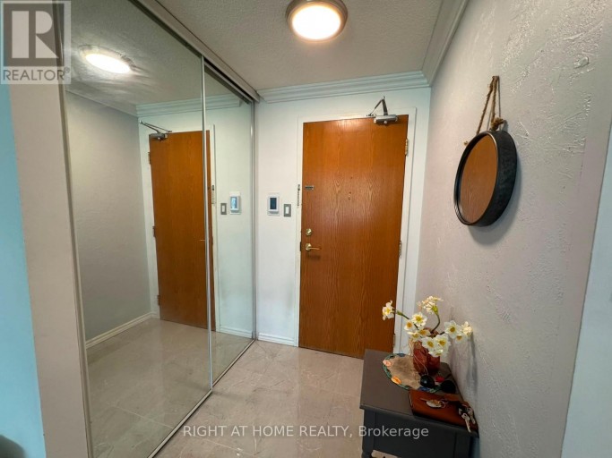 210 - 7250 YONGE STREET, Vaughan (Crestwood-Springfarm-Yorkhill), Ontario, L4J7X1
