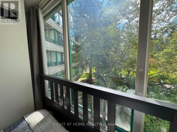 210 - 7250 YONGE STREET, Vaughan (Crestwood-Springfarm-Yorkhill), Ontario, L4J7X1