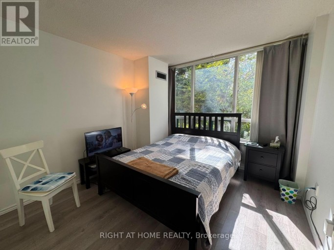 210 - 7250 YONGE STREET, Vaughan (Crestwood-Springfarm-Yorkhill), Ontario, L4J7X1