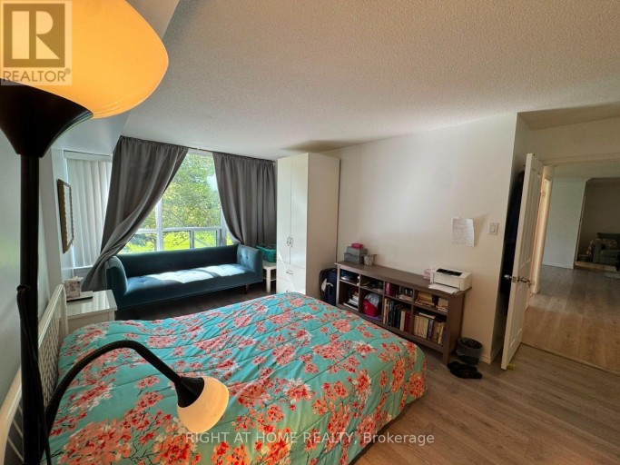 210 - 7250 YONGE STREET, Vaughan (Crestwood-Springfarm-Yorkhill), Ontario, L4J7X1