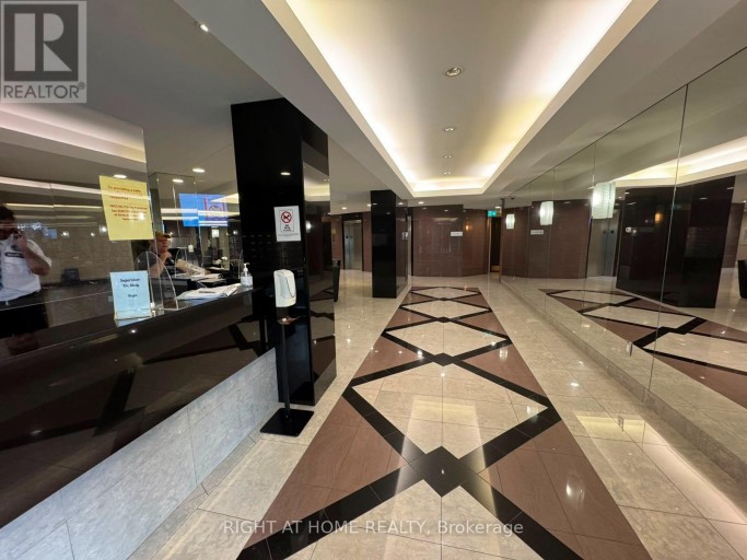 210 - 7250 YONGE STREET, Vaughan (Crestwood-Springfarm-Yorkhill), Ontario, L4J7X1