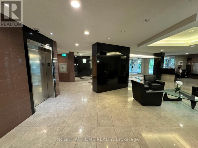210 - 7250 YONGE STREET, Vaughan (Crestwood-Springfarm-Yorkhill), Ontario, L4J7X1