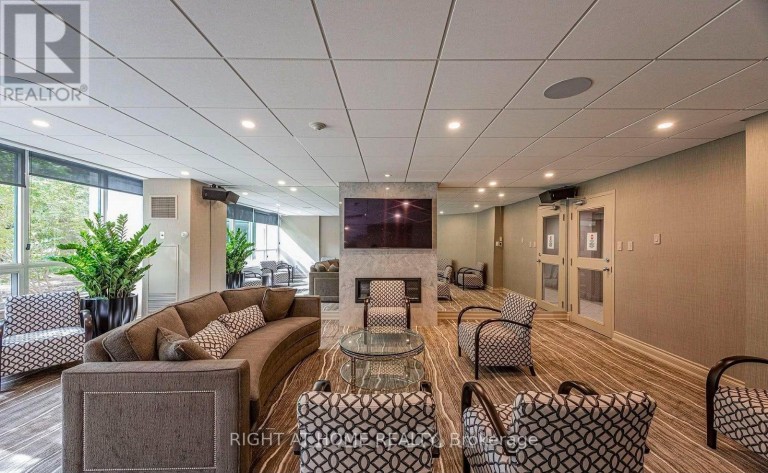 210 - 7250 YONGE STREET, Vaughan (Crestwood-Springfarm-Yorkhill), Ontario, L4J7X1