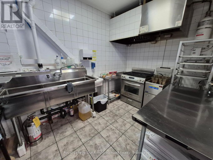 1F & BASEMENT - 3226 LAKE SHORE BOULEVARD W, Toronto (Long Branch), Ontario, M8V1M1