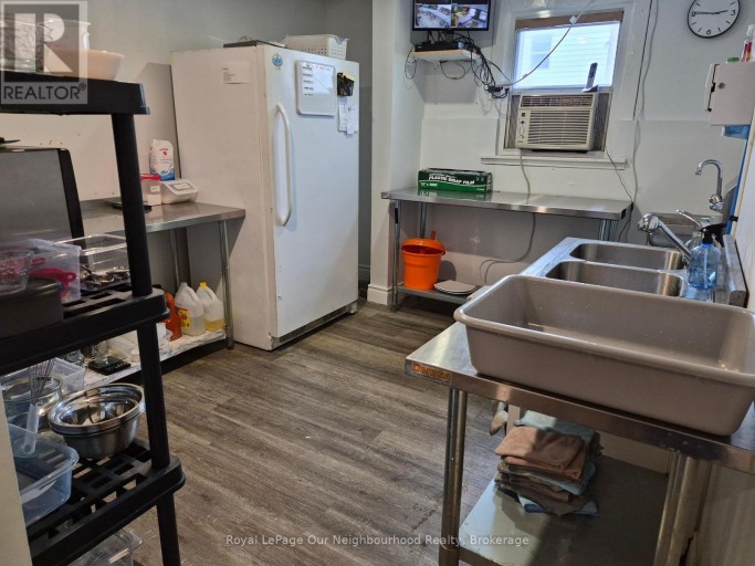 1F & BASEMENT - 3226 LAKE SHORE BOULEVARD W, Toronto (Long Branch), Ontario, M8V1M1