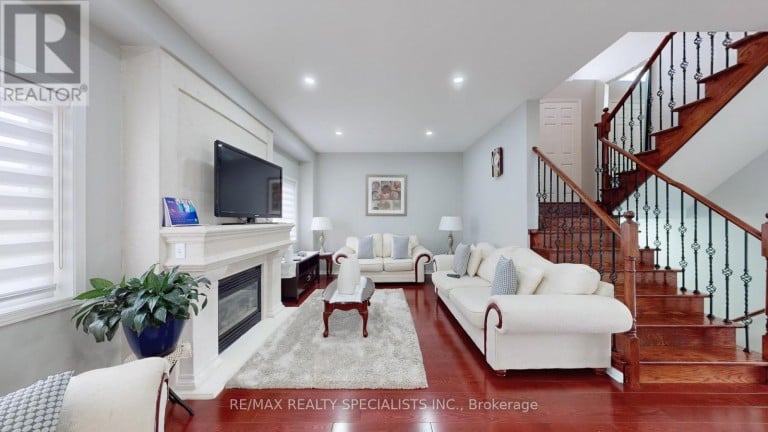 13 LEDGEROCK ROAD, Brampton (Bram East), Ontario, L6P2L8
