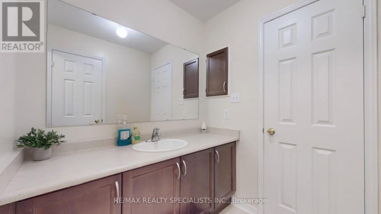 13 LEDGEROCK ROAD, Brampton (Bram East), Ontario, L6P2L8
