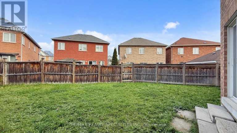 13 LEDGEROCK ROAD, Brampton (Bram East), Ontario, L6P2L8