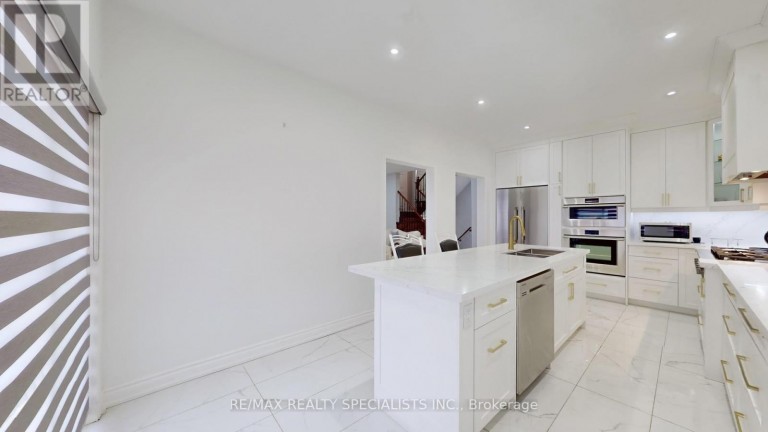 13 LEDGEROCK ROAD, Brampton (Bram East), Ontario, L6P2L8