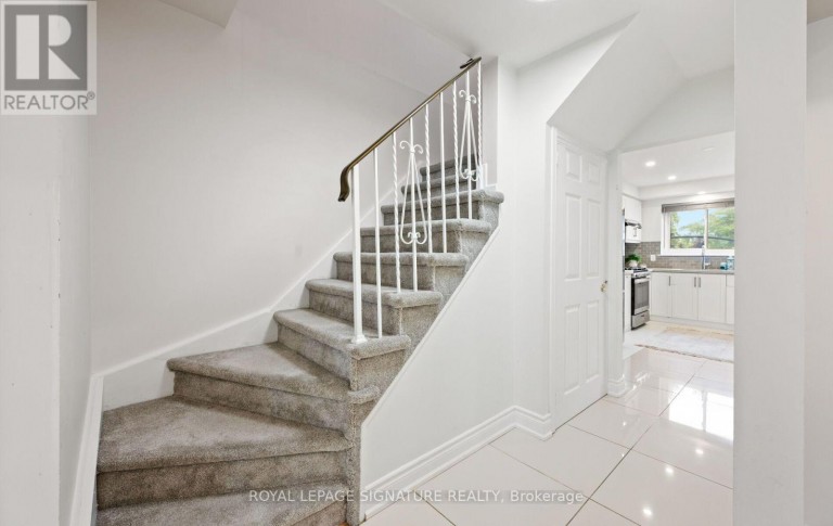 783 DODSWORTH CRESCENT, Mississauga (Applewood), Ontario, L4Y2H8