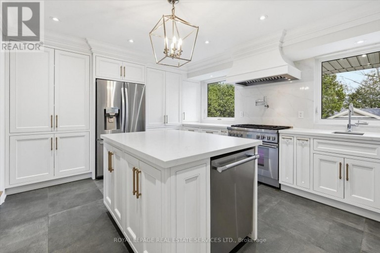 1601 VENETIA DRIVE, Oakville (SW Southwest), Ontario, L6L1K8