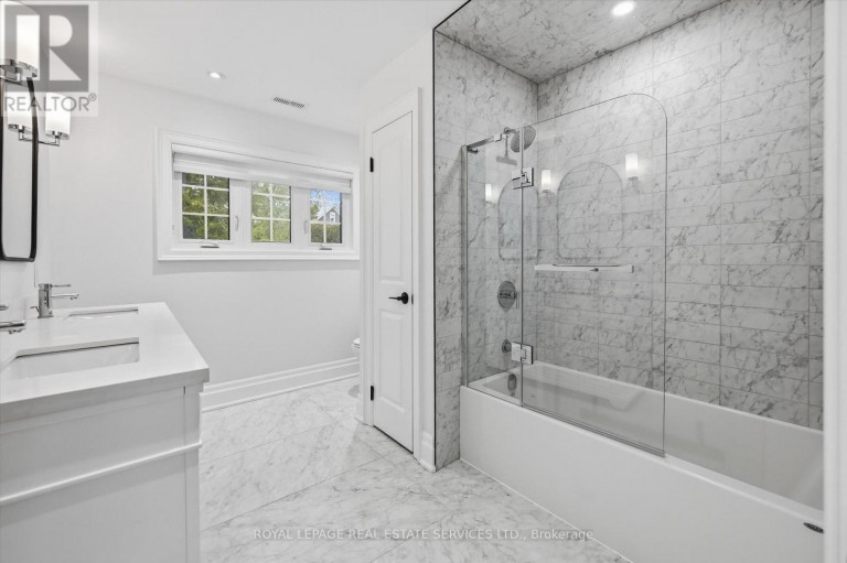 1601 VENETIA DRIVE, Oakville (SW Southwest), Ontario, L6L1K8